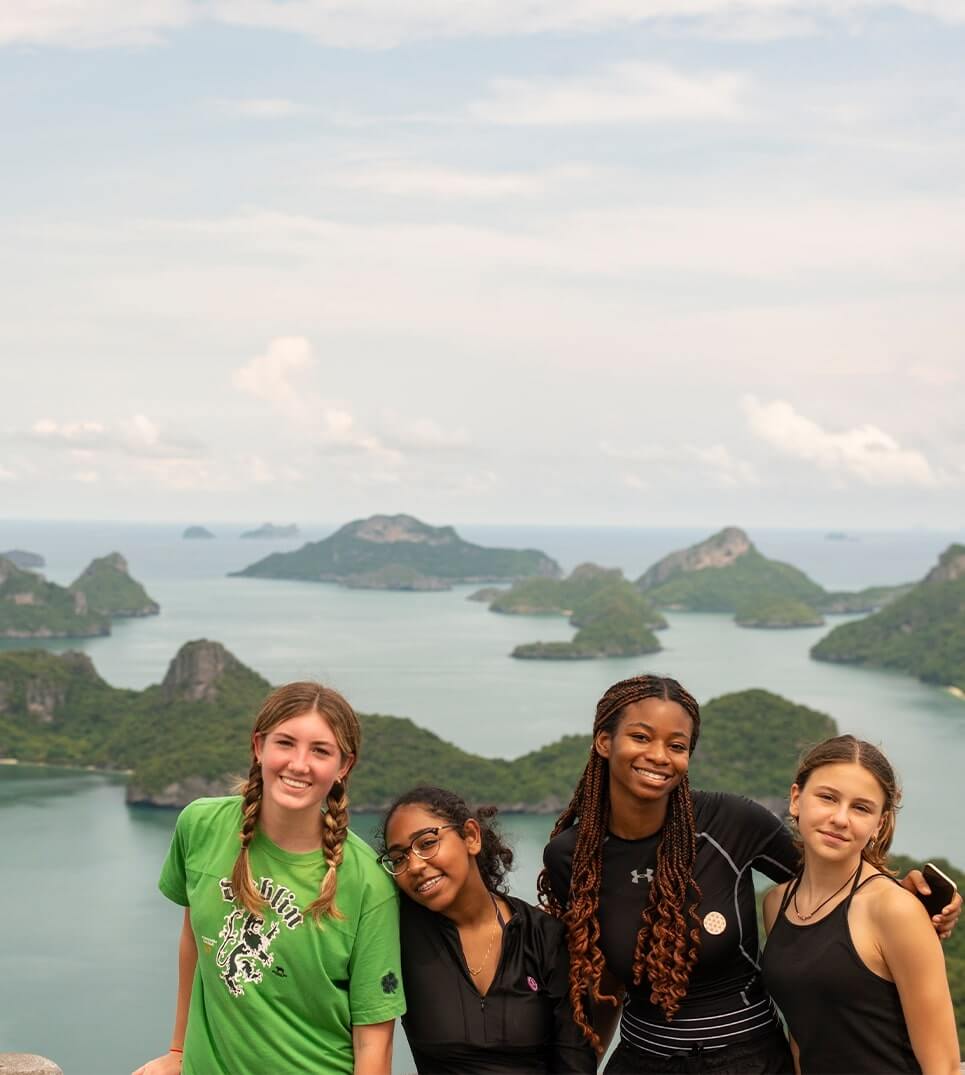 students-on-trip